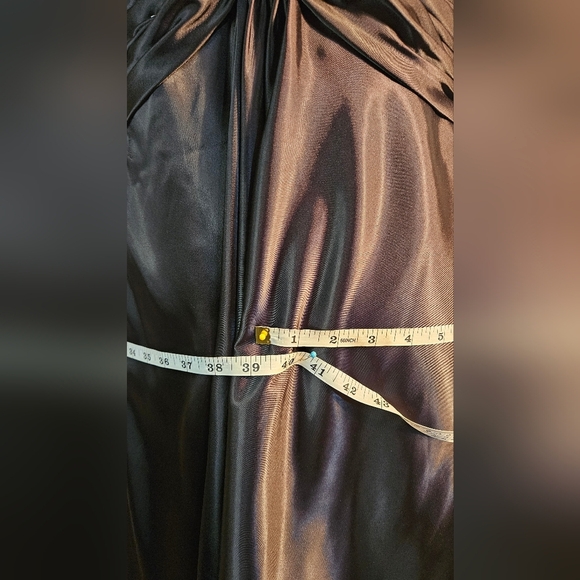 Elegant Satin Black Strapless Dress. Ruched Waistline. Size 8. Midi Length - Picture 2 of 4